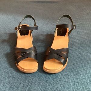 Swedish Hasbeens sandals clog heels navy leather size 40 / 10